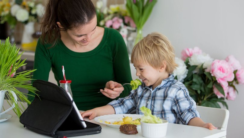 Tabletle yemek yemek çocuklarda obezite nedeni