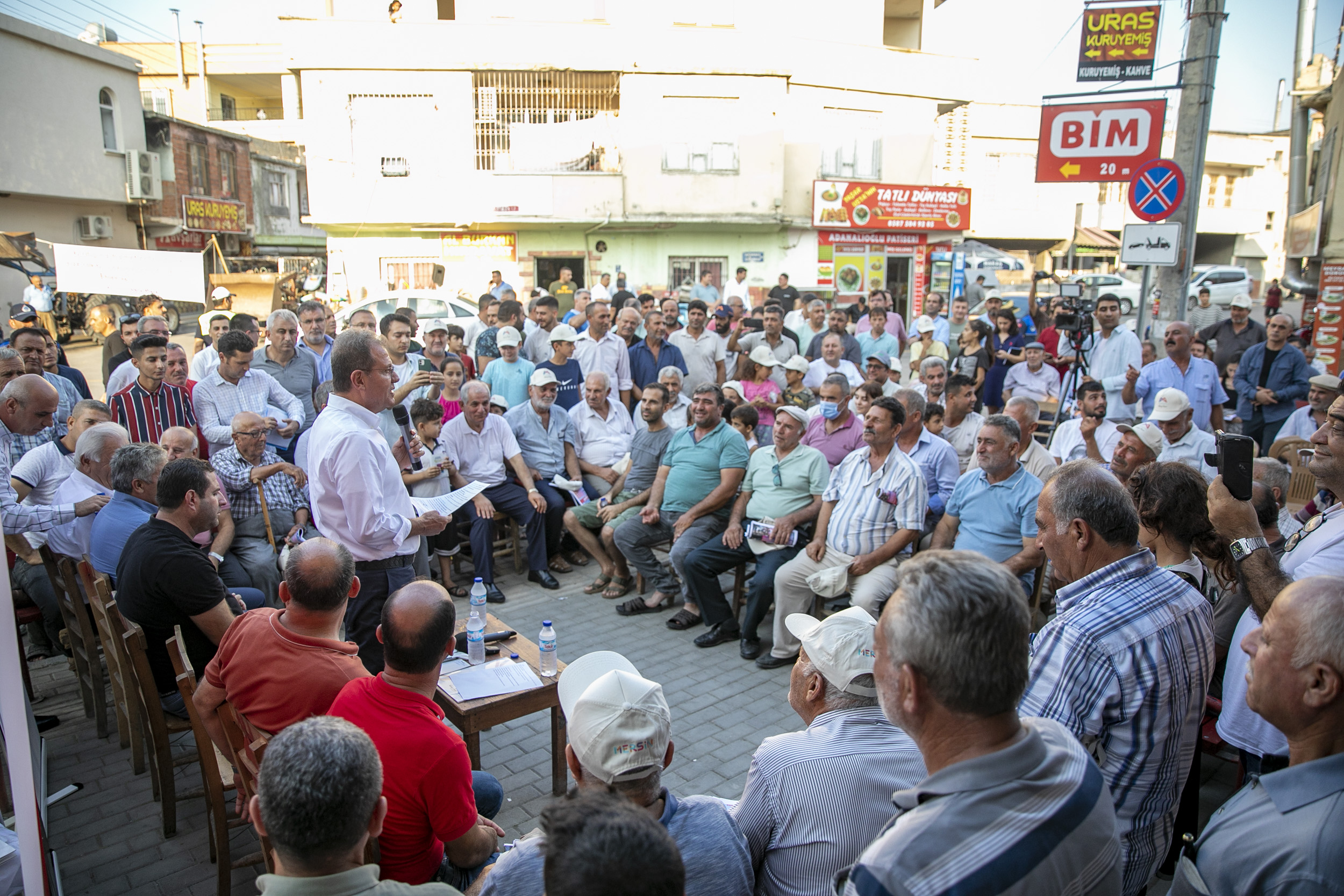 SEÇER, BÜYÜKŞEHİR TARAFINDAN YAPILAN YOLU İNCELEDİ, VATANDAŞLAR HİZMETLER İÇİN TEŞEKKÜR ETTİ