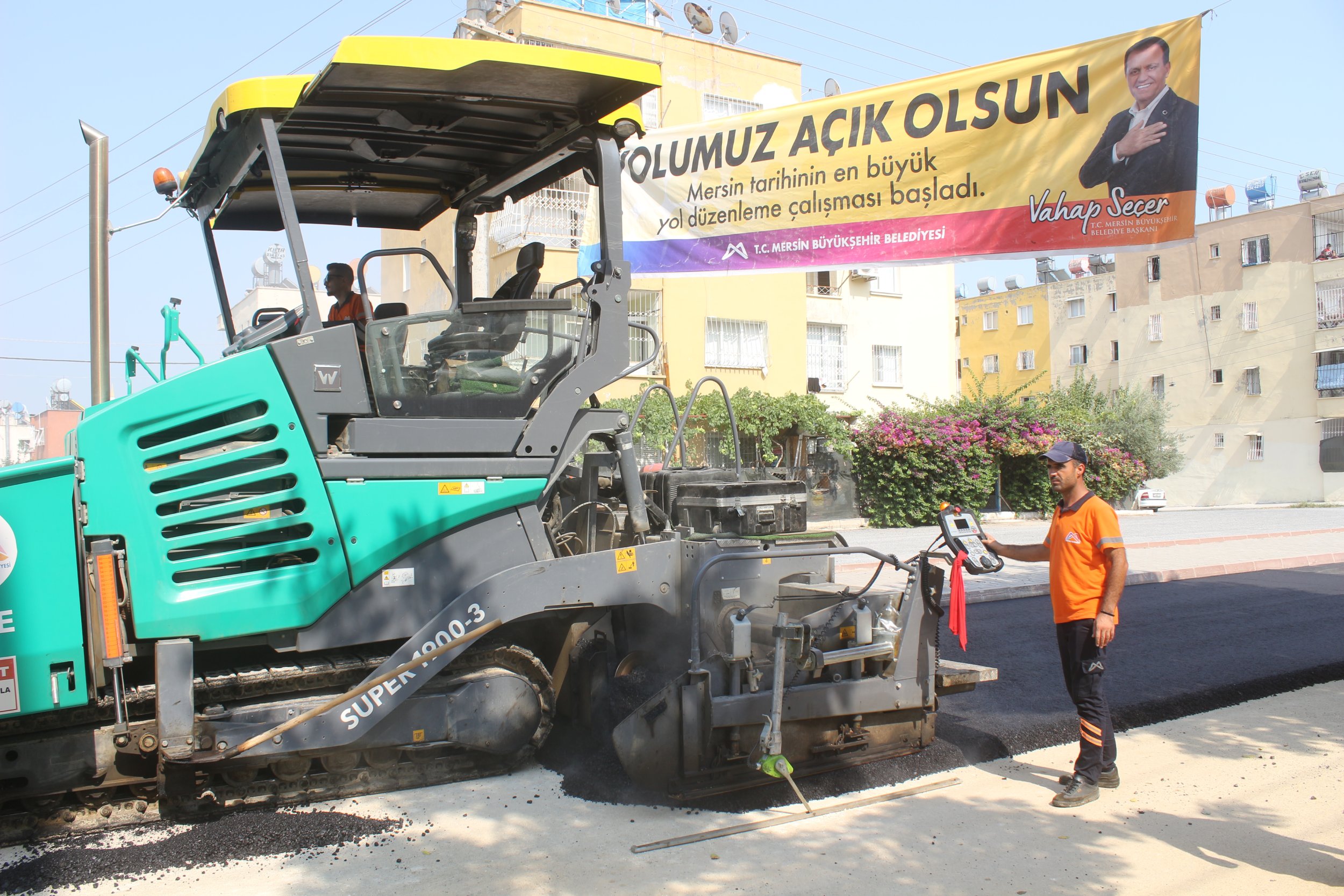 İÇME SUYU HATLARI YENİLENEN TARSUS KALEBURCU CADDESİ, BÜYÜKŞEHİR EKİPLERİNCE ASFALTLANDI