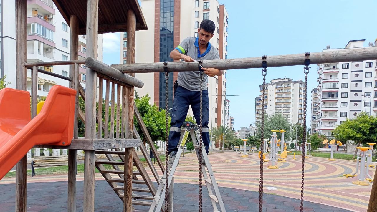 Yenişehir Belediyesi park ve yeşil alanlarda çalışmalarını sürdürüyor