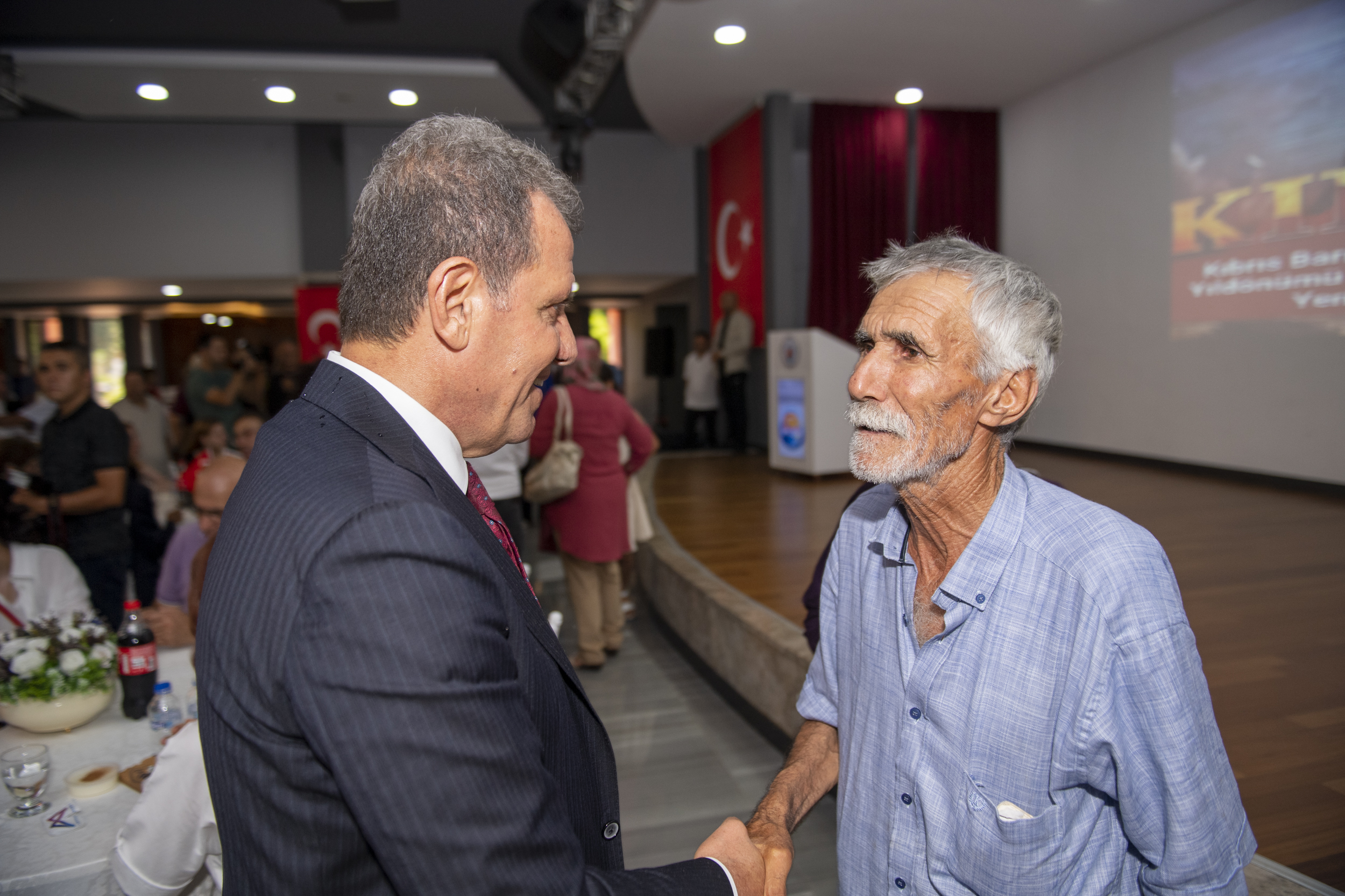 SEÇER: “BÜTÜN BİR TÜRK HALKI SOYDAŞLARIMIZIN YANINDA OLDUK”